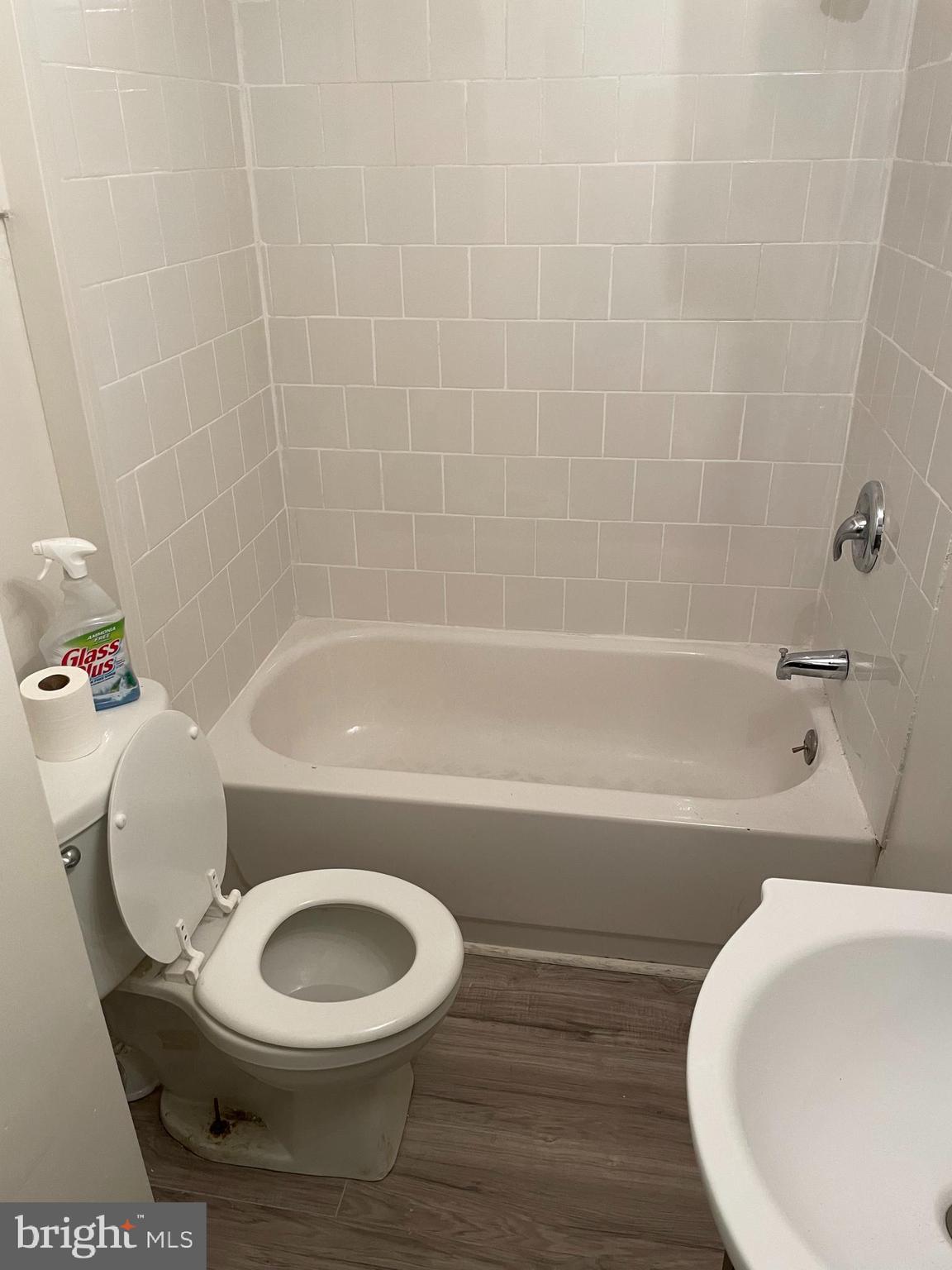 352 North Gross Street Philadelphia, PA 19139 - Photo 13 of 36 First floor bathroom