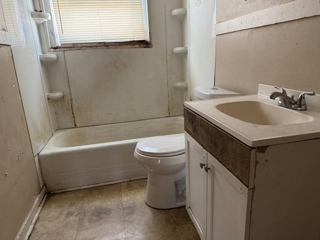 3461 Daggett Road Memphis, TN 38109 - Photo 4 of 7 a bathroom with a sink toilet and shower