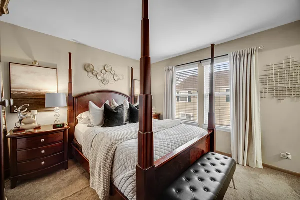 $250,000 | 2426 Courtyard Circle, Unit 5, Aurora, IL 60506
