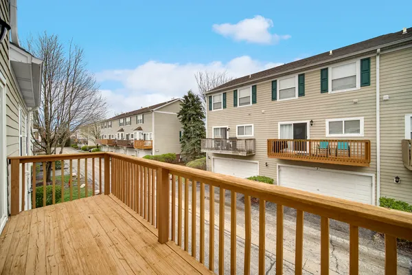 $250,000 | 2426 Courtyard Circle, Unit 5, Aurora, IL 60506