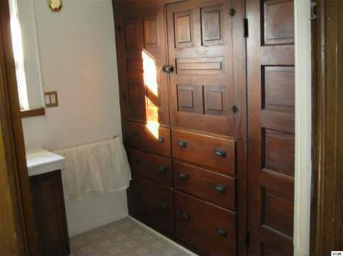 321 Rice Street Adrian, MI 49221 - Photo 7 of 13 20419559-6.JPG