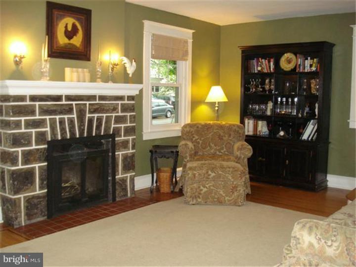 143 Shelbourne Road Havertown, PA 19083 - Photo 3 of 17 Living Room