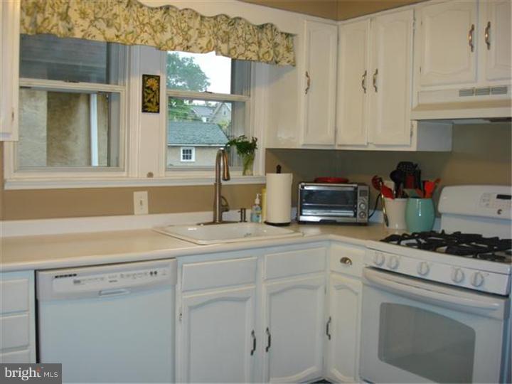 143 Shelbourne Road Havertown, PA 19083 - Photo 5 of 17 Kitchen
