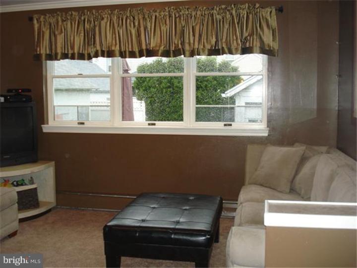 143 Shelbourne Road Havertown, PA 19083 - Photo 6 of 17 Family Room