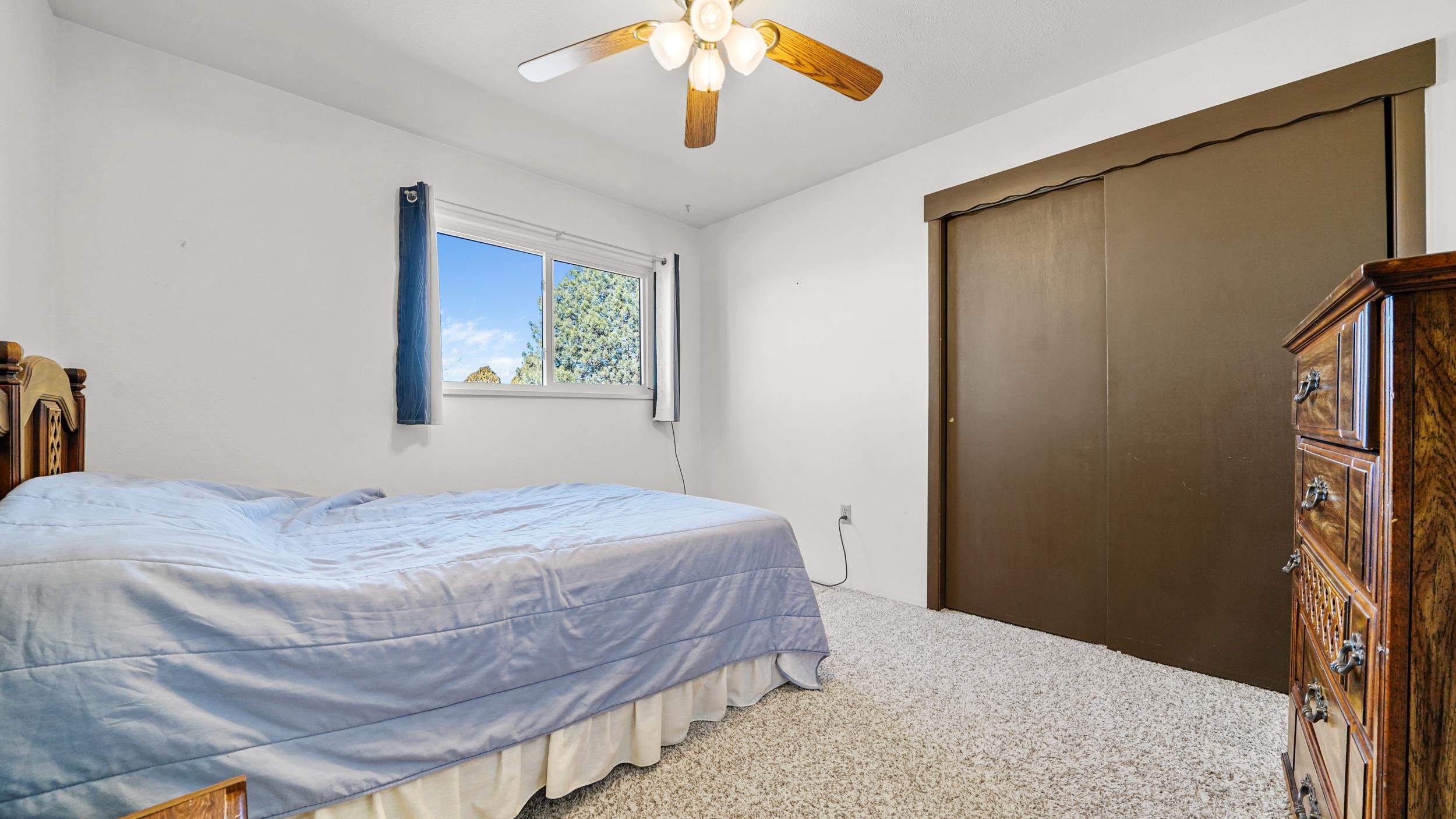 582 36 Road Palisade, CO 81526 - Photo 17 of 31 a bedroom with a bed and a window