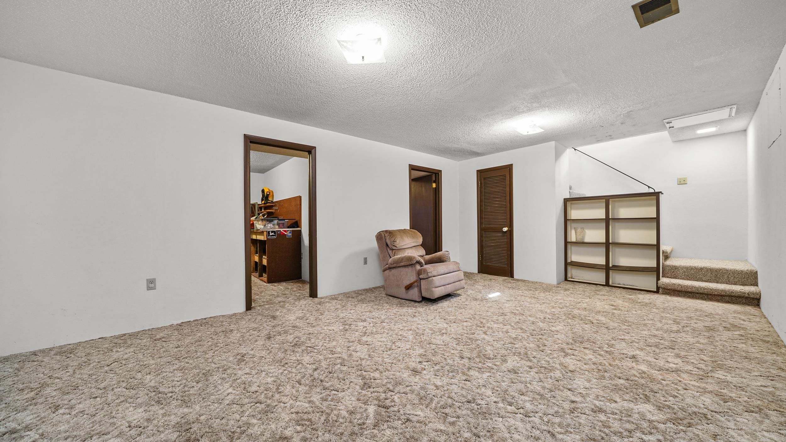 582 36 Road Palisade, CO 81526 - Photo 19 of 31 a view of a room with gym equipment and a window
