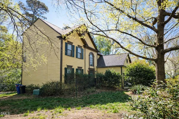 $2,950 | 119 Woodshire Lane, Chapel Hill, NC 27514