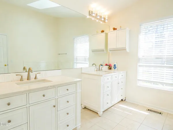 $2,950 | 119 Woodshire Lane, Chapel Hill, NC 27514