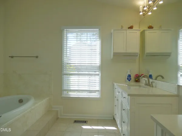 $2,950 | 119 Woodshire Lane, Chapel Hill, NC 27514