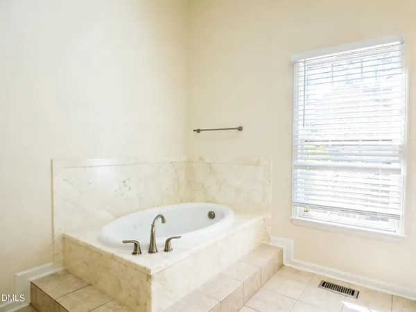 $2,950 | 119 Woodshire Lane, Chapel Hill, NC 27514