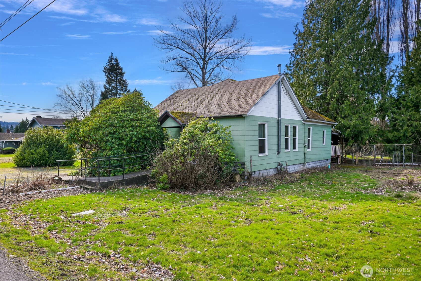 2701 Michigan Street Bellingham, WA 98226 - Photo 13 of 39 a view of a house with a yard