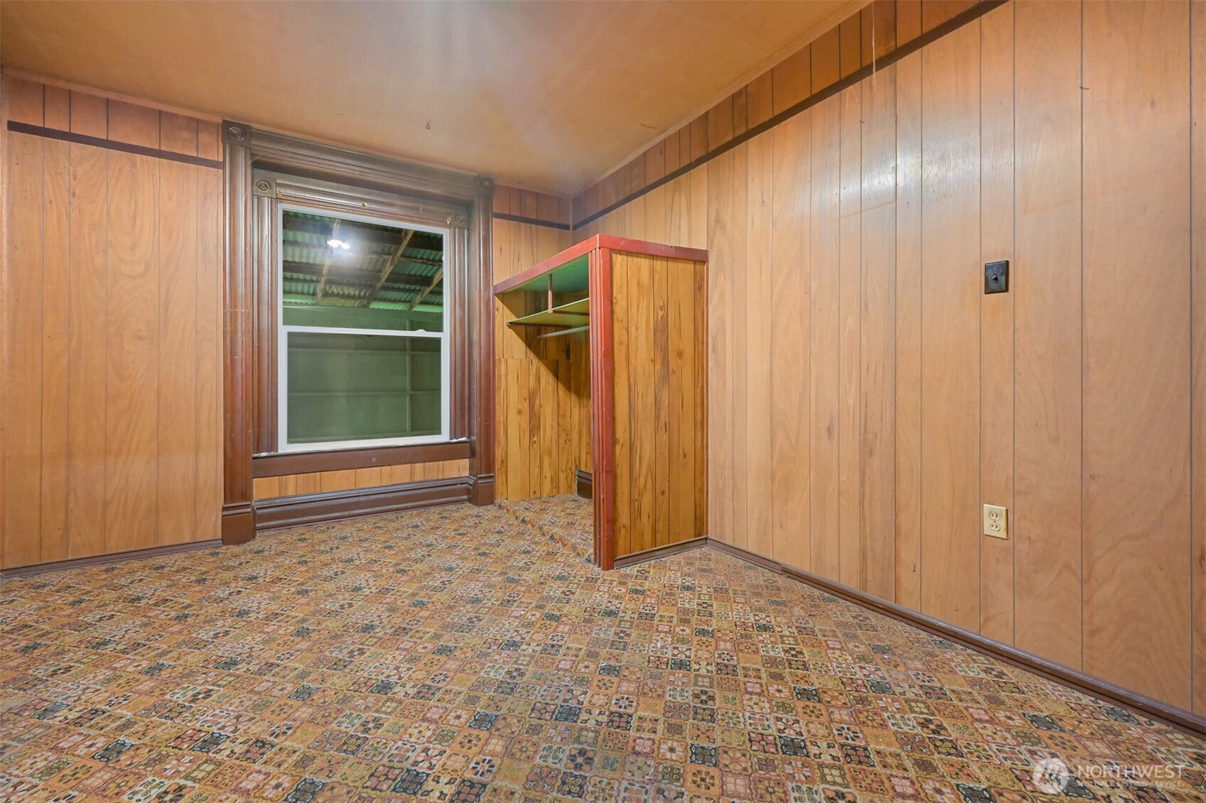 2701 Michigan Street Bellingham, WA 98226 - Photo 14 of 39 a view of room with window and hallway