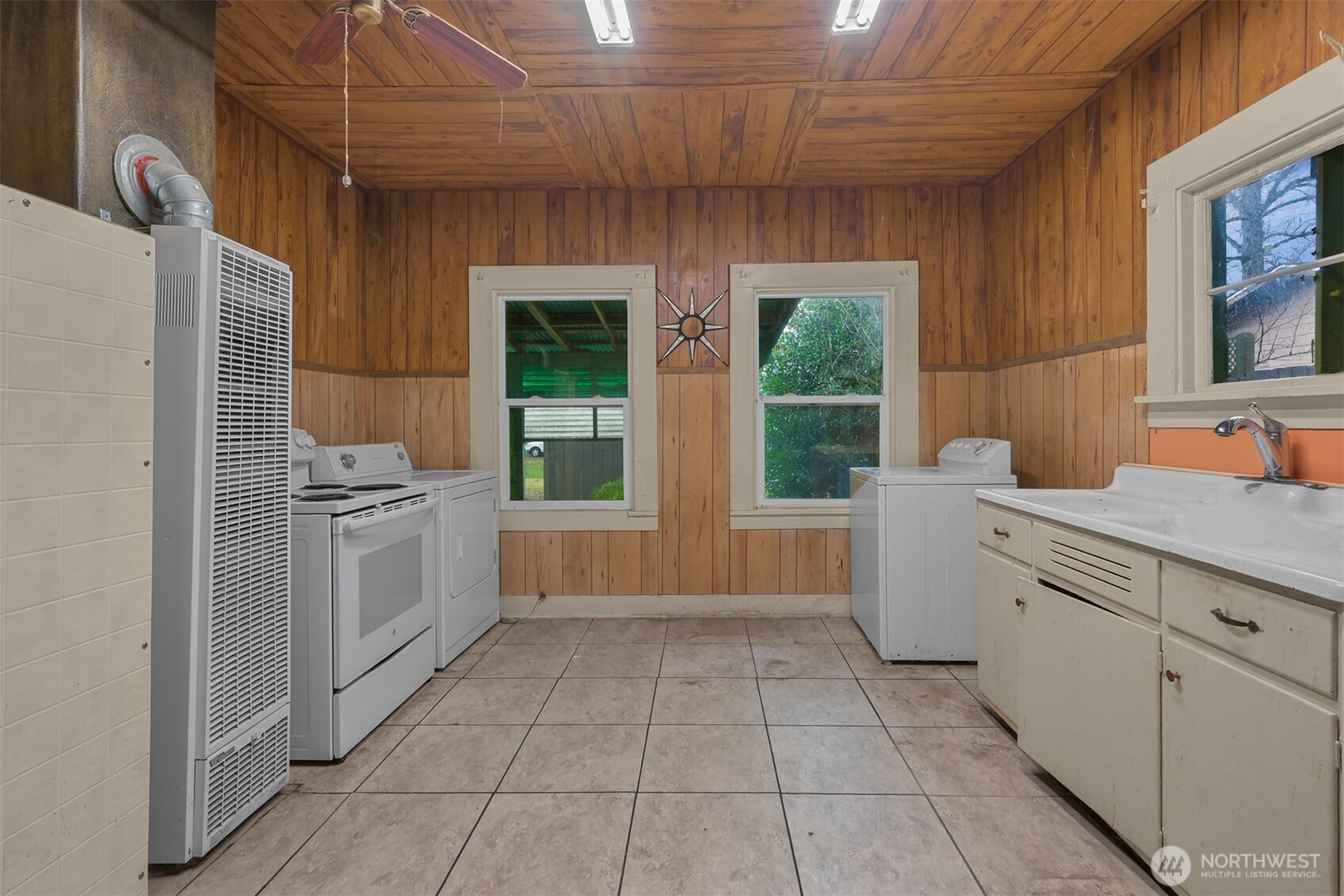 2701 Michigan Street Bellingham, WA 98226 - Photo 22 of 39 a kitchen with a refrigerator and window