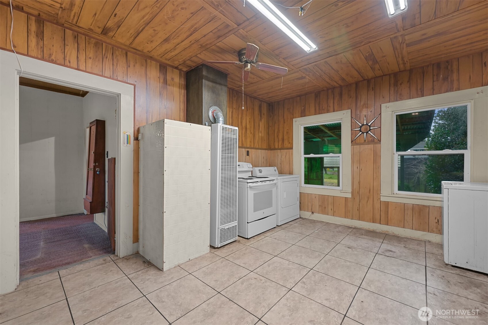 2701 Michigan Street Bellingham, WA 98226 - Photo 23 of 39 a kitchen with windows and refrigerator