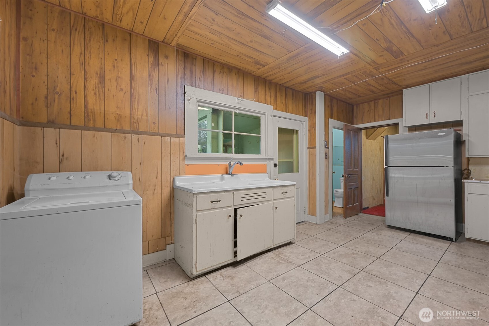 2701 Michigan Street Bellingham, WA 98226 - Photo 26 of 39 a utility room with dryer and washer