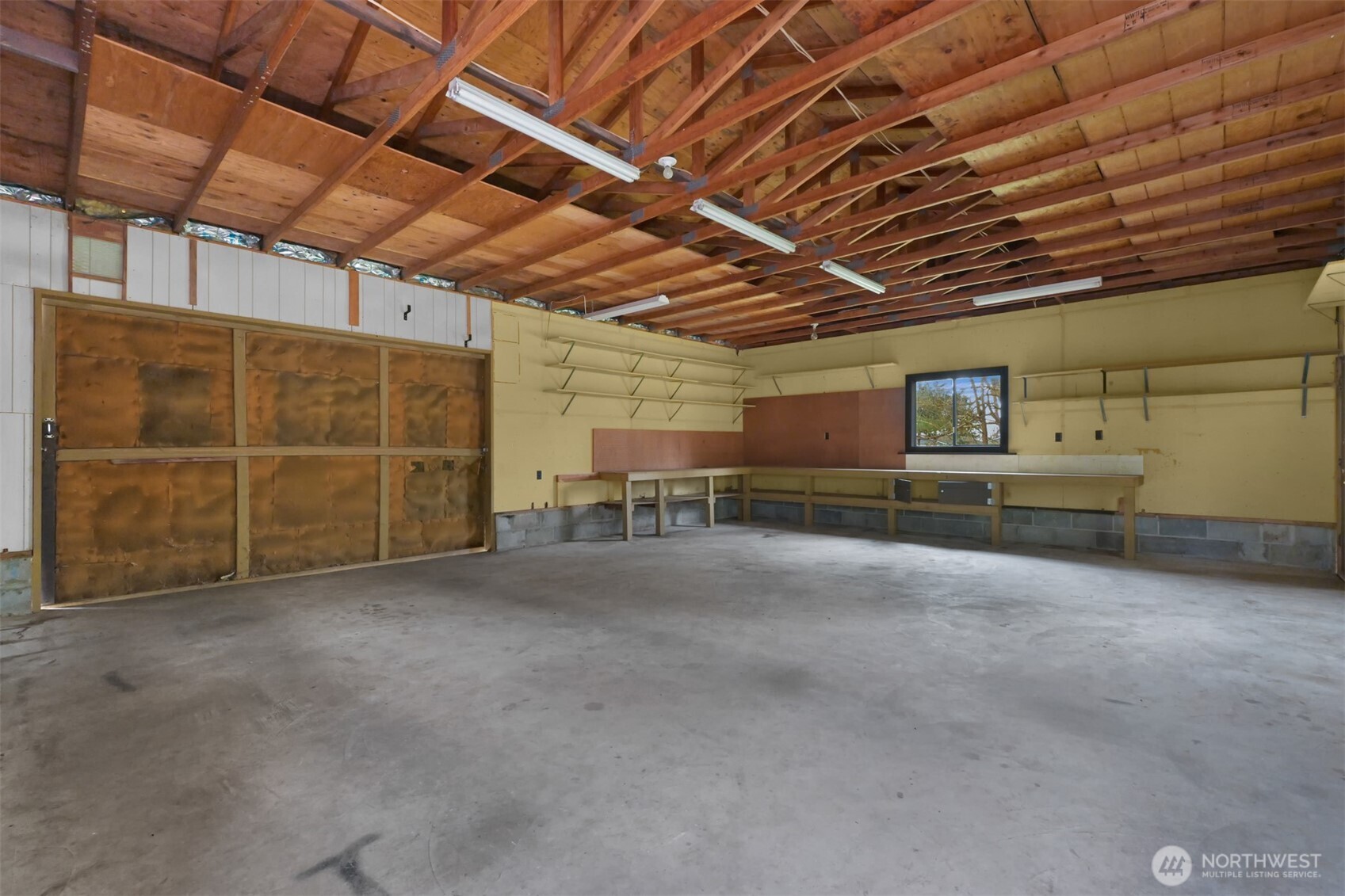 2701 Michigan Street Bellingham, WA 98226 - Photo 37 of 39 a view of a garage