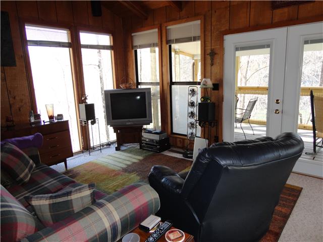 739 Aaron Webb Road Smithville, TN 37166 - Photo 3 of 15 Open living room with eat in dining area.