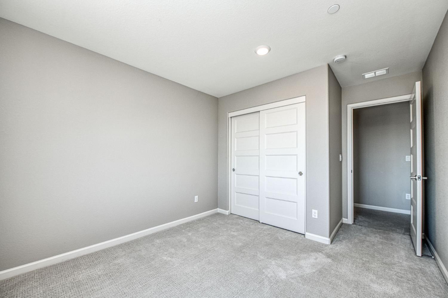 987 North Filbert Avenue Fresno, CA 93727 - Photo 26 of 38