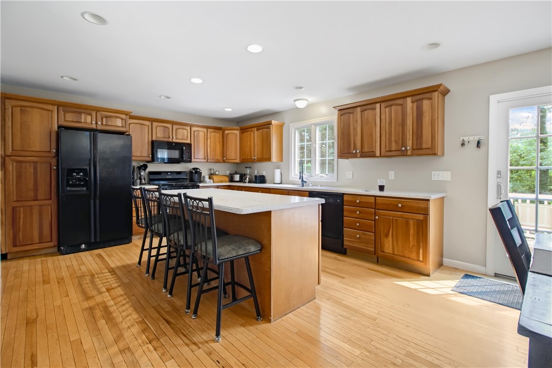 22 Breezy Knoll Road Smithfield, RI 02828 - Photo 7 of 48 Gallery Image 7