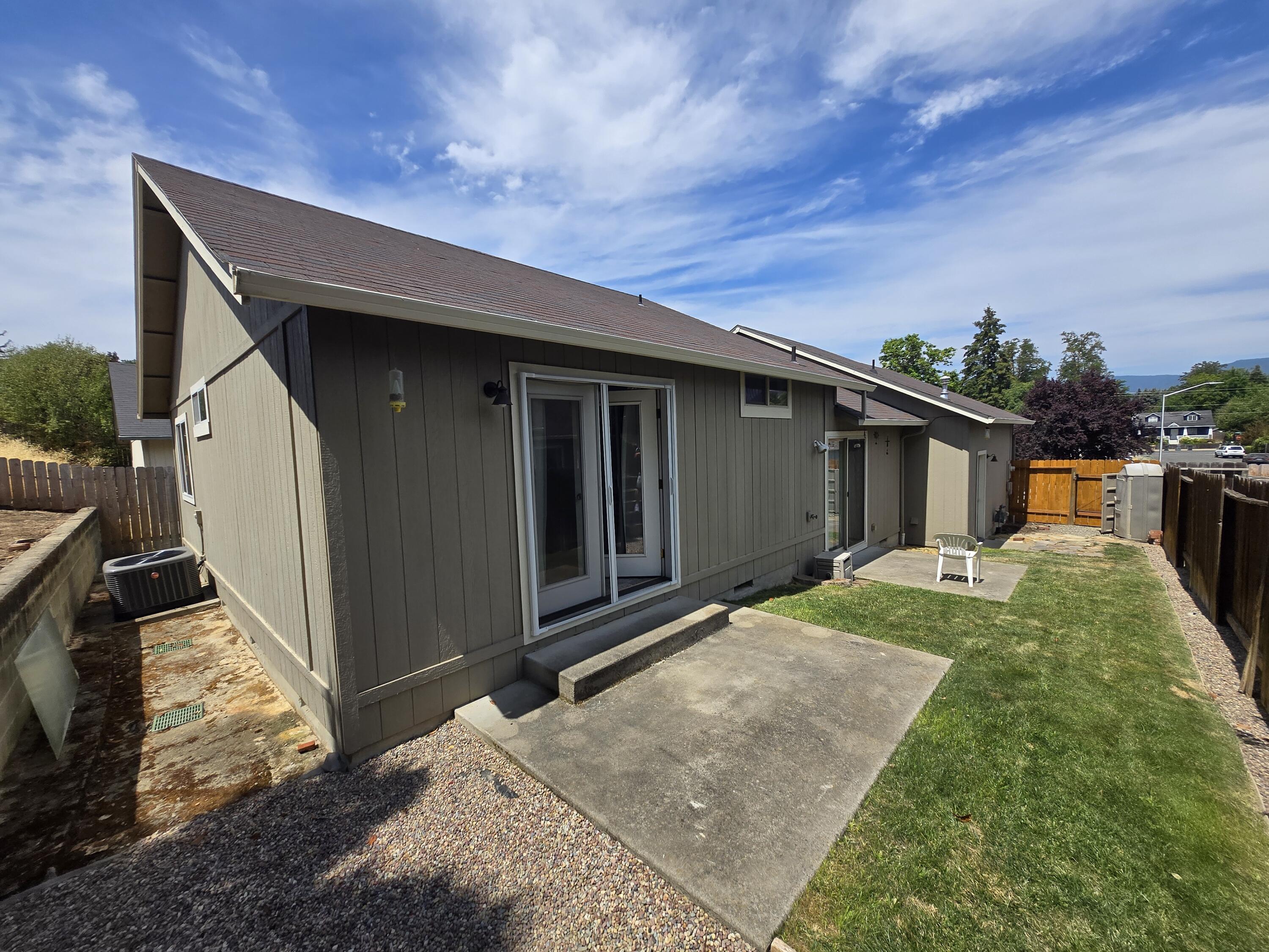 1254 Rockingham Place Grants Pass, OR 97527 - Photo 16 of 30 20240807_131509