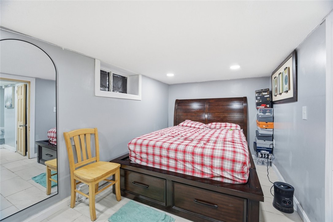 175 Montgomery Avenue Providence, RI 02905 - Photo 9 of 24