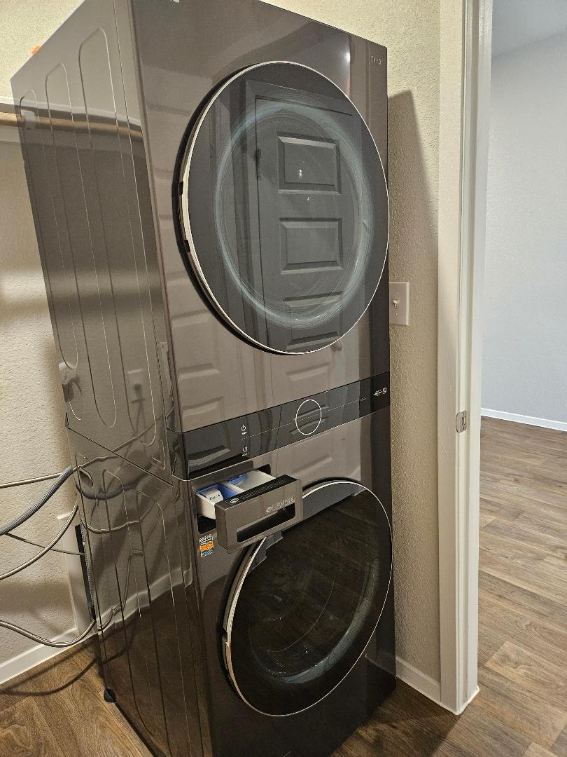 162 Hayloft Lane Elgin, TX 78621 - Photo 15 of 26 a utility room with dryer and washer