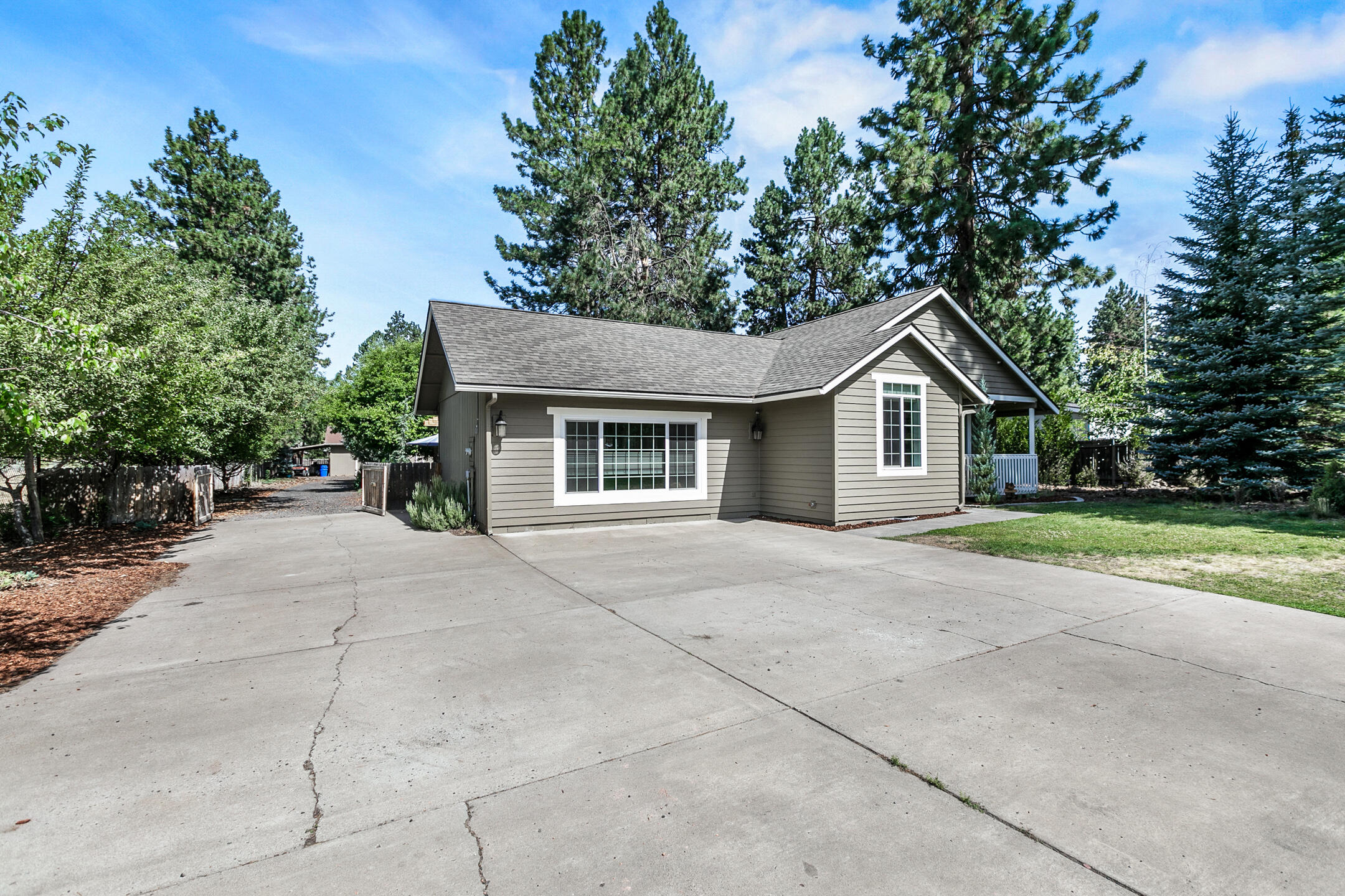 19584 Apache Road Bend, OR 97702 - Photo 38 of 45 2021_08_06_19584_apache_rd-38