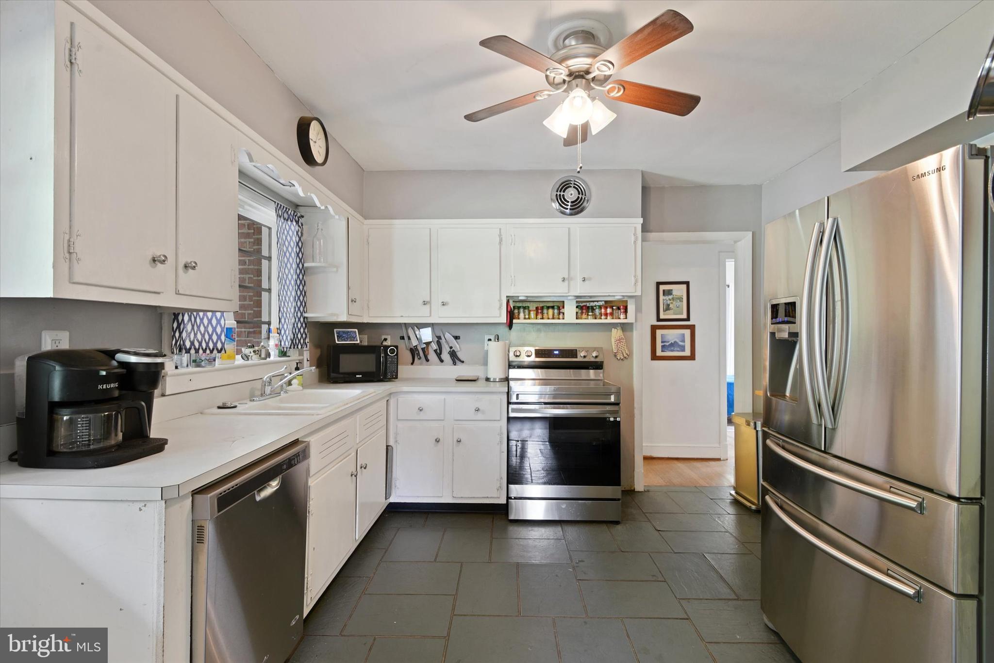 6953 Linganore Road Frederick, MD 21701 - Photo 4 of 42 Brand new! SS stove, SS appliances