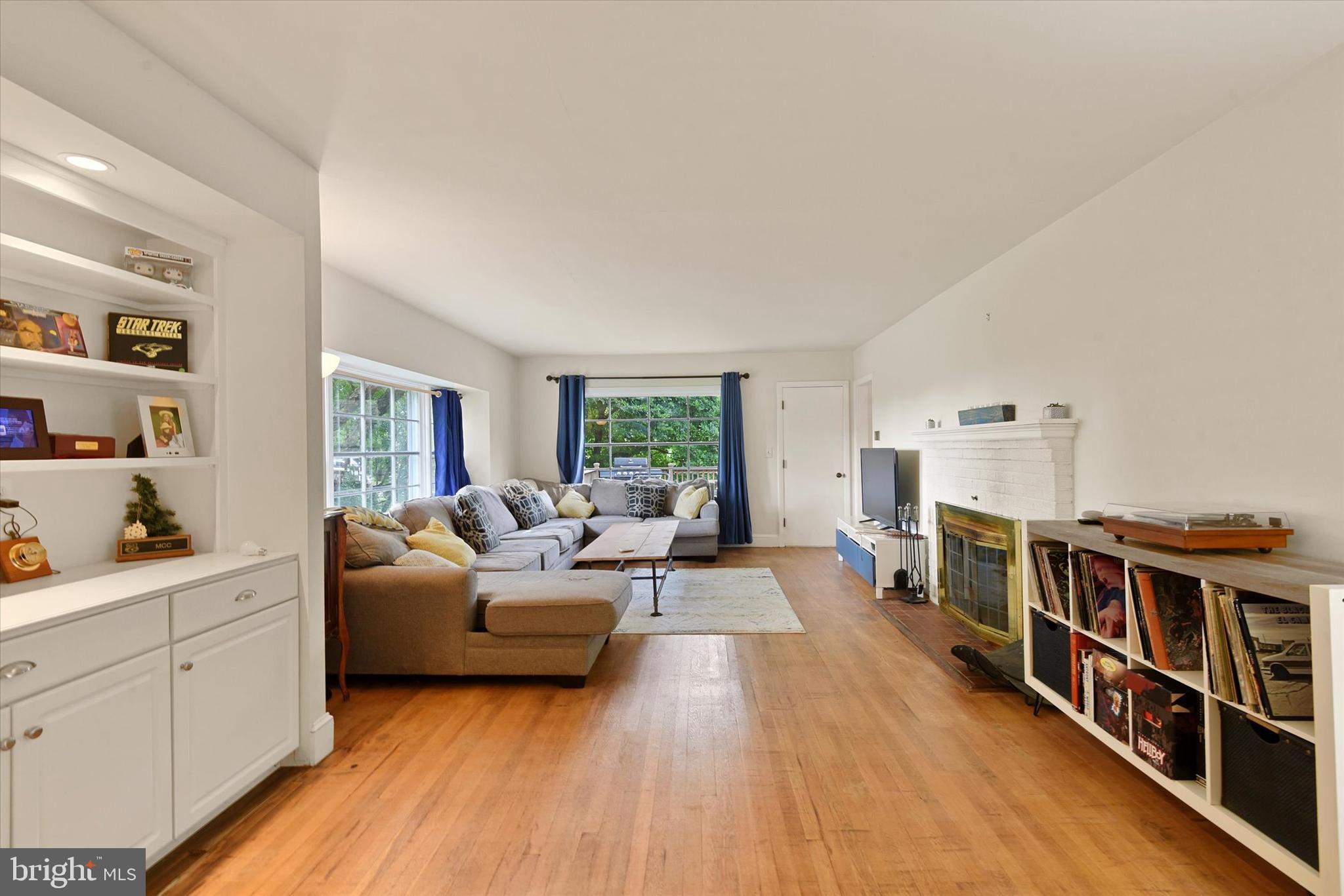 6953 Linganore Road Frederick, MD 21701 - Photo 8 of 42 Expansive LR with loads of NATURAL LIGHT!