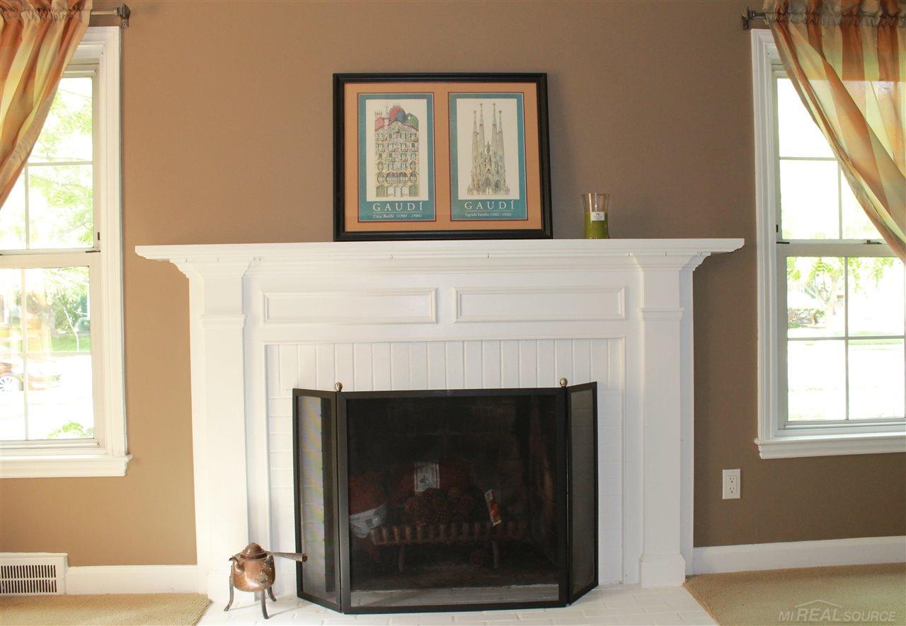 1071 Hampton Road Grosse Pointe Woods, MI 48236 - Photo 12 of 30
