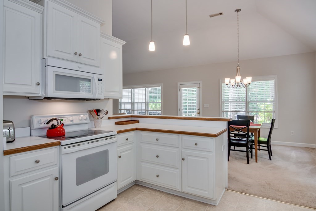 214 Boxwood Road Aiken, SC 29803 - Photo 10 of 26 Kitchen and Dining