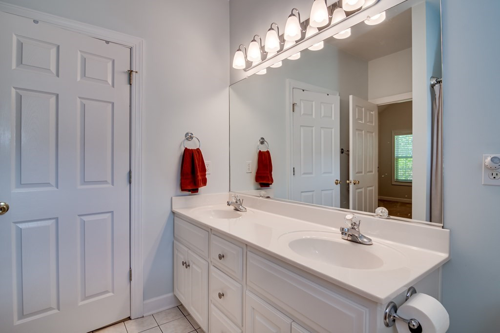 214 Boxwood Road Aiken, SC 29803 - Photo 16 of 26 Owners bath