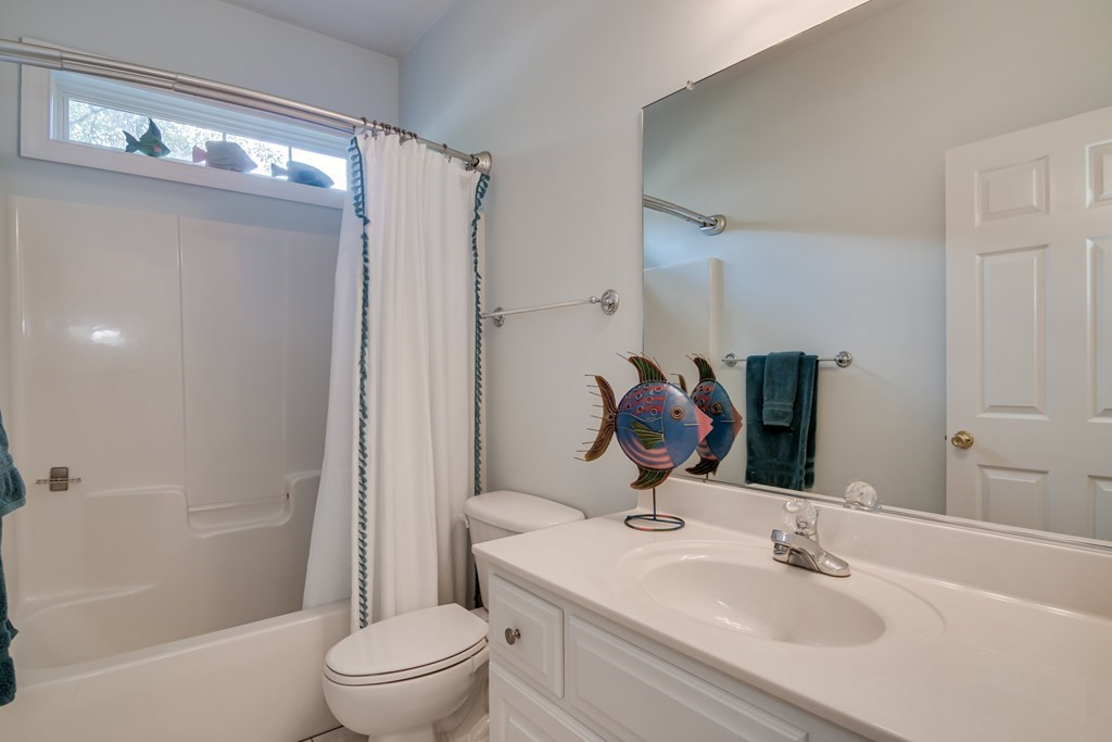 214 Boxwood Road Aiken, SC 29803 - Photo 20 of 26 Guest Bath