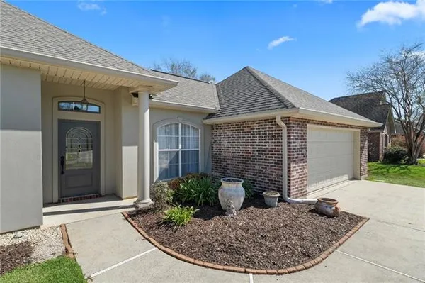 $2,300 | 409 Gainesway Drive, Madisonville, LA 70447