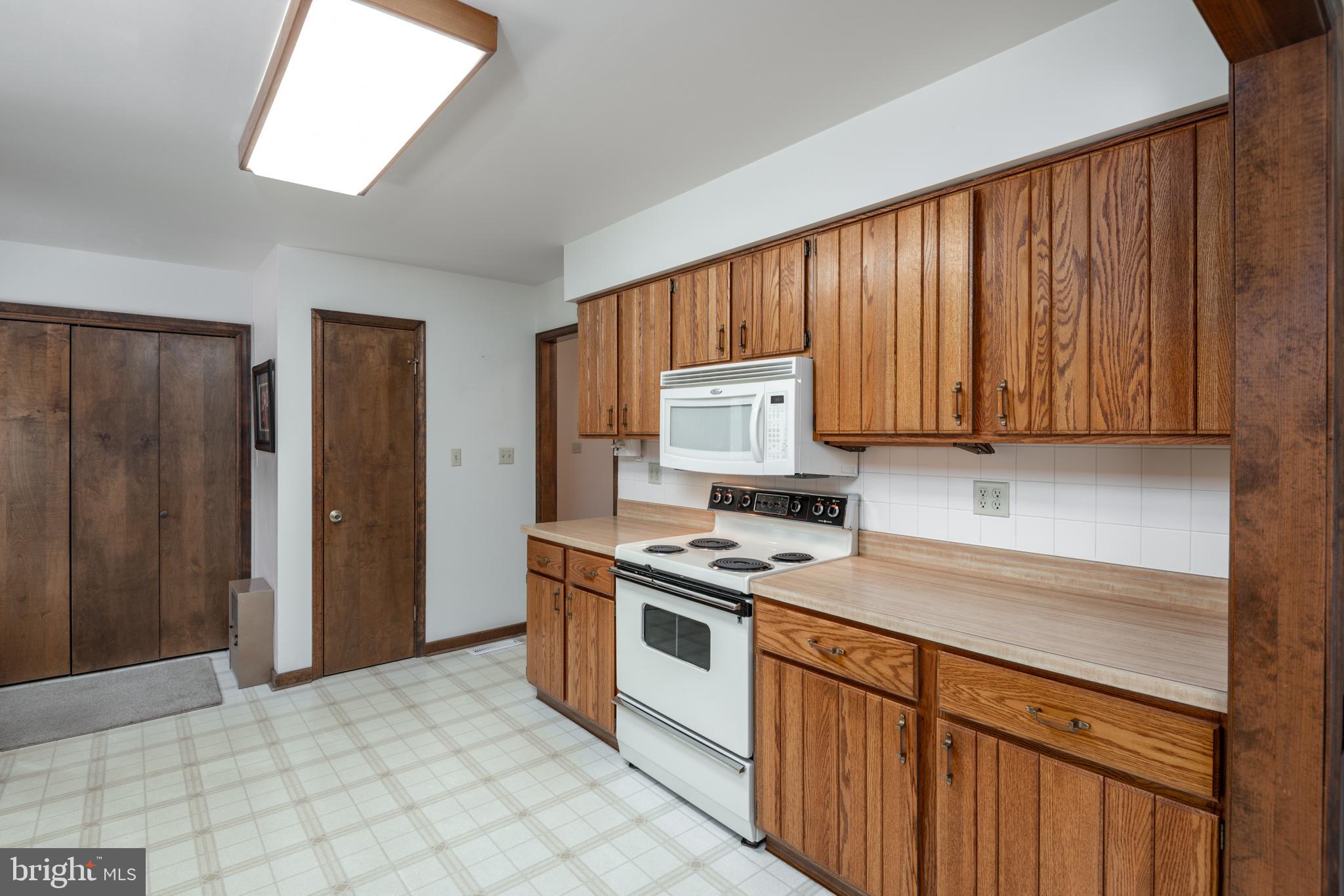 688 Lynes Road Dillsburg, PA 17019 - Photo 9 of 39 Gallery Image 9