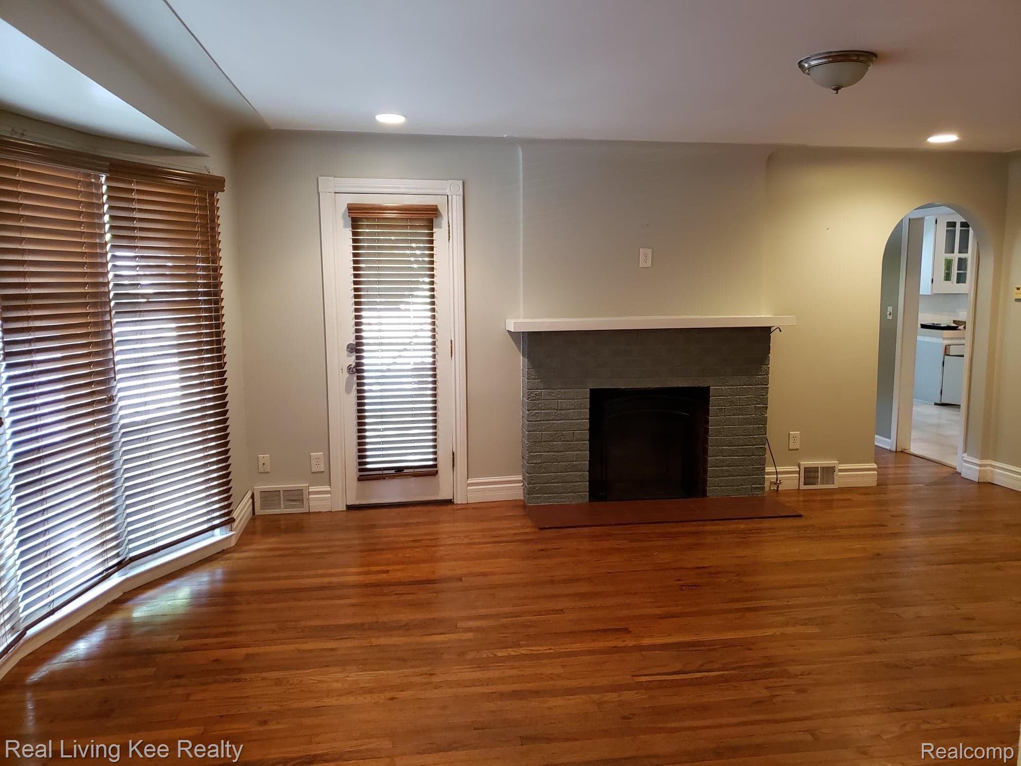 162 West Washington Street Romeo, MI 48065 - Photo 5 of 34 Darryn #5.jpg