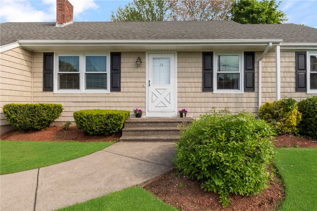 33 Scarborough Road Cumberland, RI 02864 - Photo 3 of 25