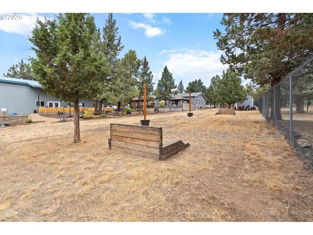 a view of a backyard of the house