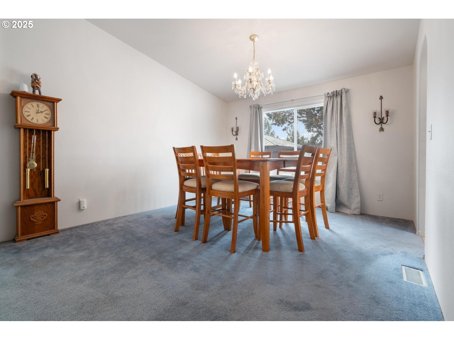 12844 Southwest Upper Ridge Terrebonne, OR 97760 - Photo 9 of 25 a view of a dining room with furniture and chandelier