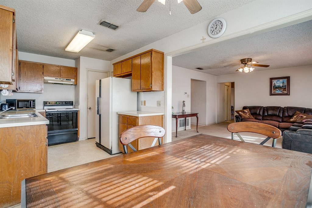 3019 Sunrise Trail Weatherford, TX 76088 - Photo 13 of 40 a bedroom with furniture and a large window