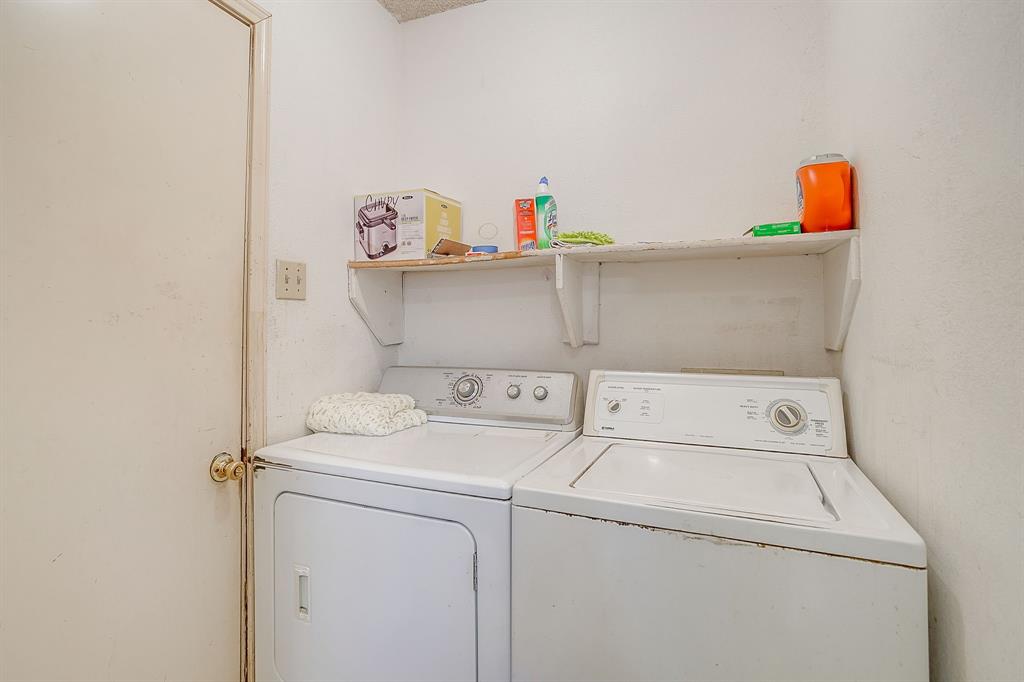 3019 Sunrise Trail Weatherford, TX 76088 - Photo 19 of 40 a utility room with dryer and washer