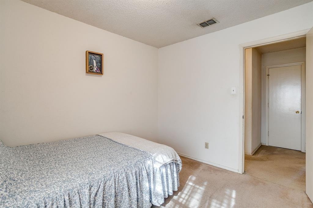3019 Sunrise Trail Weatherford, TX 76088 - Photo 22 of 40 a bedroom with a bed
