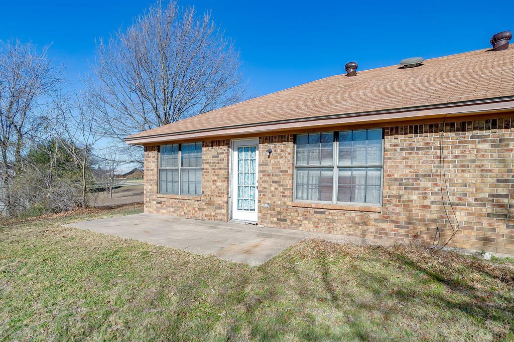 3019 Sunrise Trail Weatherford, TX 76088 - Photo 31 of 40 a front view of a house with a garden