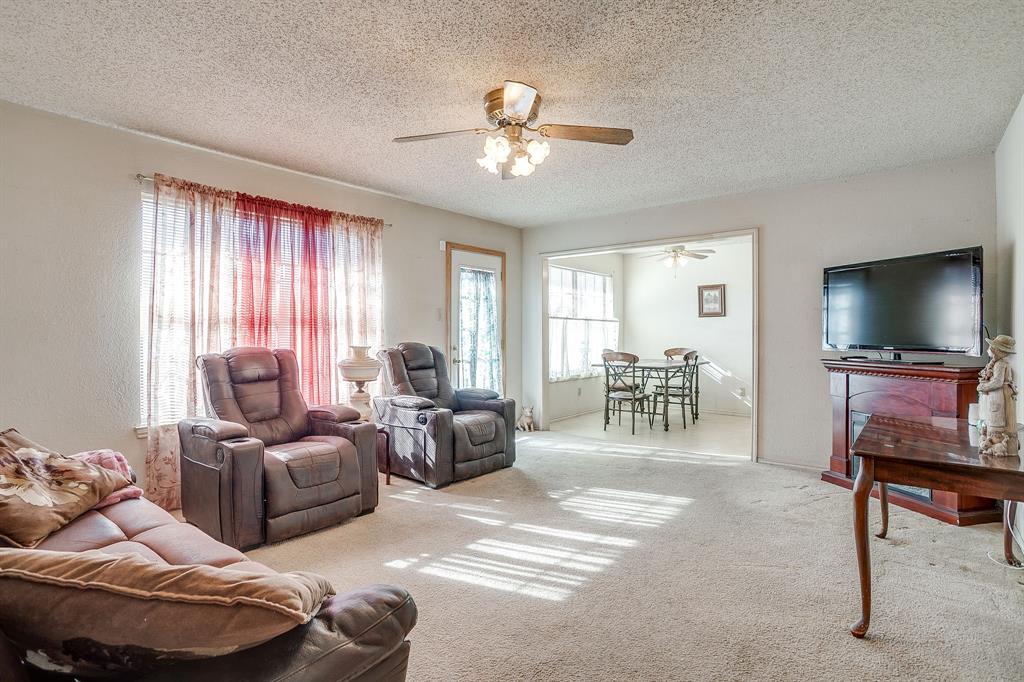 3019 Sunrise Trail Weatherford, TX 76088 - Photo 6 of 40 a living room with furniture and a flat screen tv