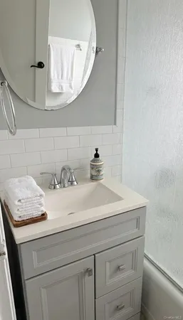 $2,950 | 305 Sixth Avenue, Unit 2A, Pelham, NY 10803