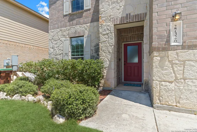 $2,395 | 27326 Trinity Cross, San Antonio, TX 78260