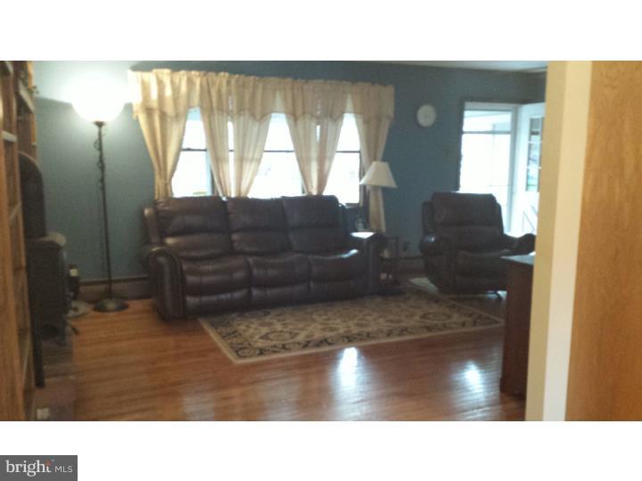 515 Fairview Road Glassboro, NJ 08028 - Photo 6 of 20 Living Room