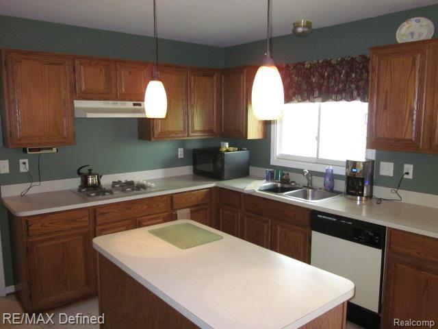 635 Seabrook Drive Rochester, MI 48307 - Photo 13 of 30 IMG_4572.jpg
