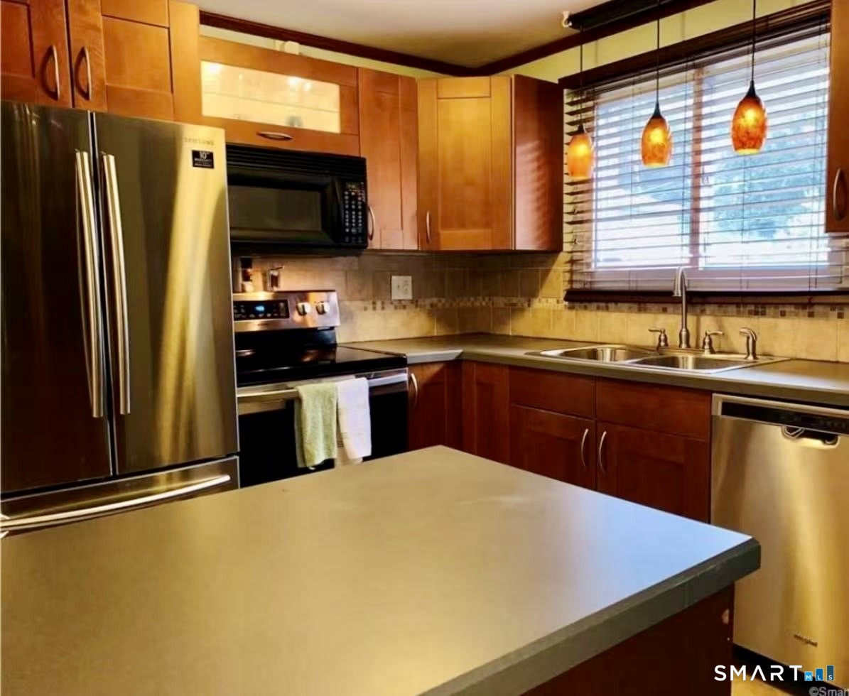 231 Boston Post Road, Unit 27 East Lyme, CT 06333 - Photo 4 of 18 Gallery Image 4