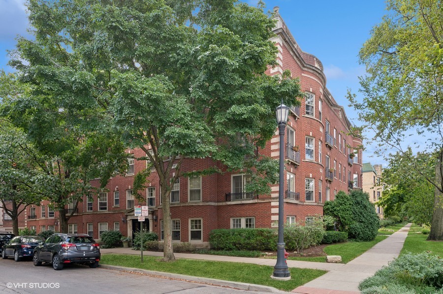 240 Lee Street, Unit 2W Evanston, IL 60202 - Photo 1 of 31